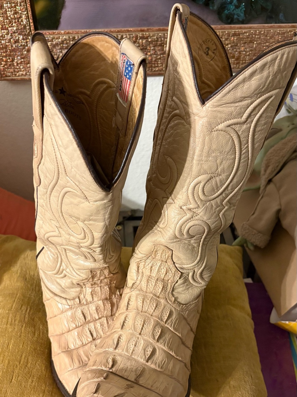 Los Altos Cream Western Crocodile-Embossed Leather Boots size wide